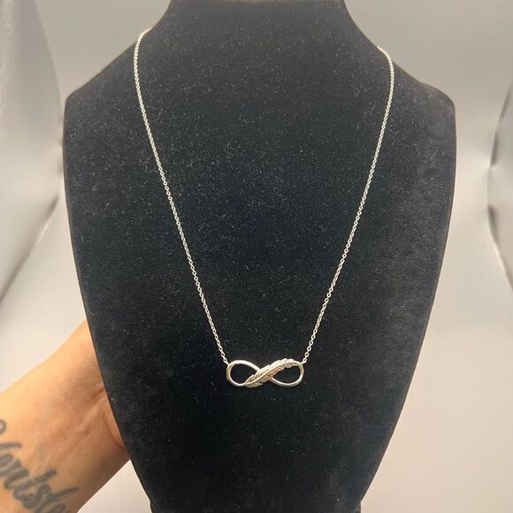 Sterling silver 925 Elegant Silver Infinity Necklace - Picture 1 of 8